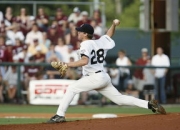 开云体育h5-尤文图斯女足队员参与公益活动，很火的尤文图斯女球迷